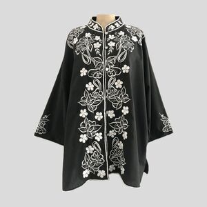Vintage 70s Black White Floral Embroidered Cotton Long Sleeve Relaxed Shirt L/XL